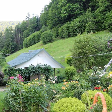 Котедж "Красний Краєвид" Yaremche Ngoại thất bức ảnh